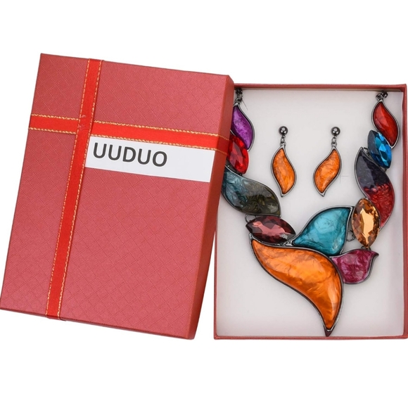 NWOT Vintage Statement Necklace and Earrings Set Flower Leaf Pendants - Picture 6 of 6